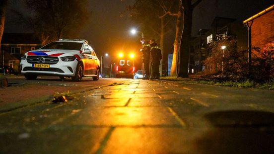 Vrouw gewond na val op gladde stoep