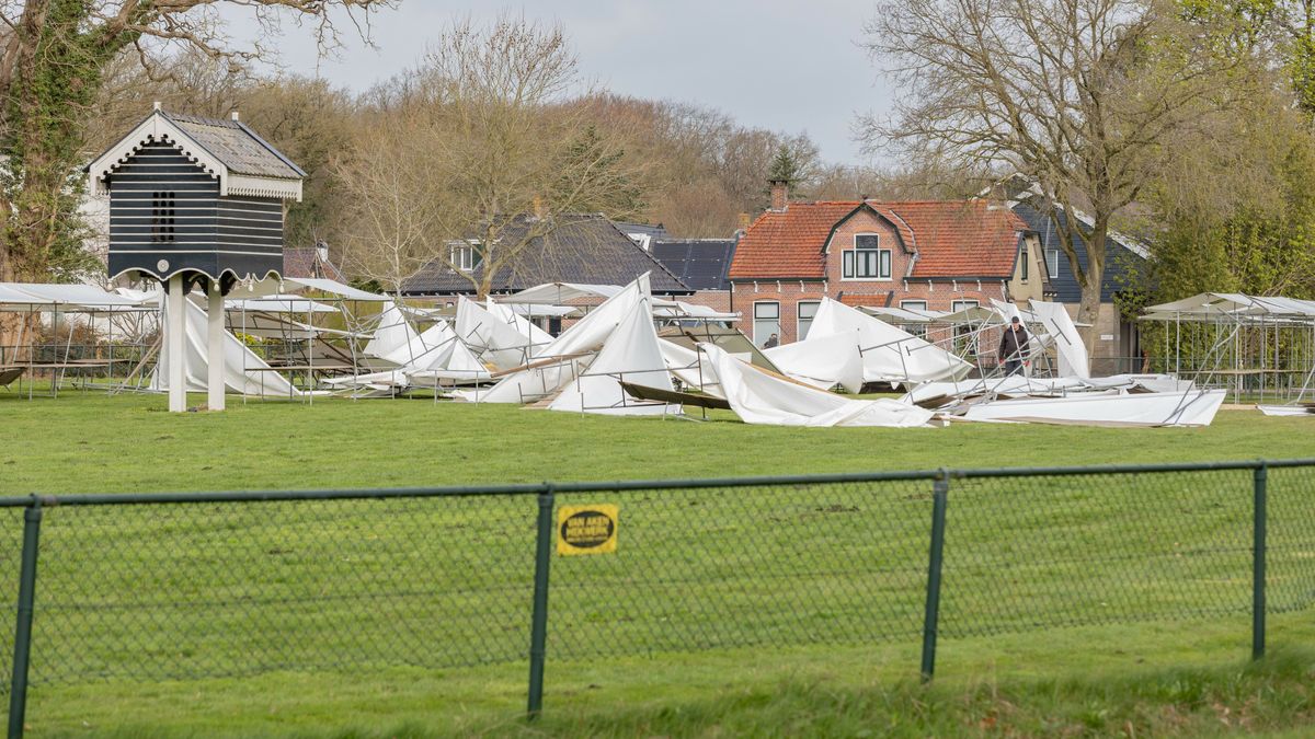 Kraampjes omgewaaid: paasmarkt in Oldeberkoop gaat niet door