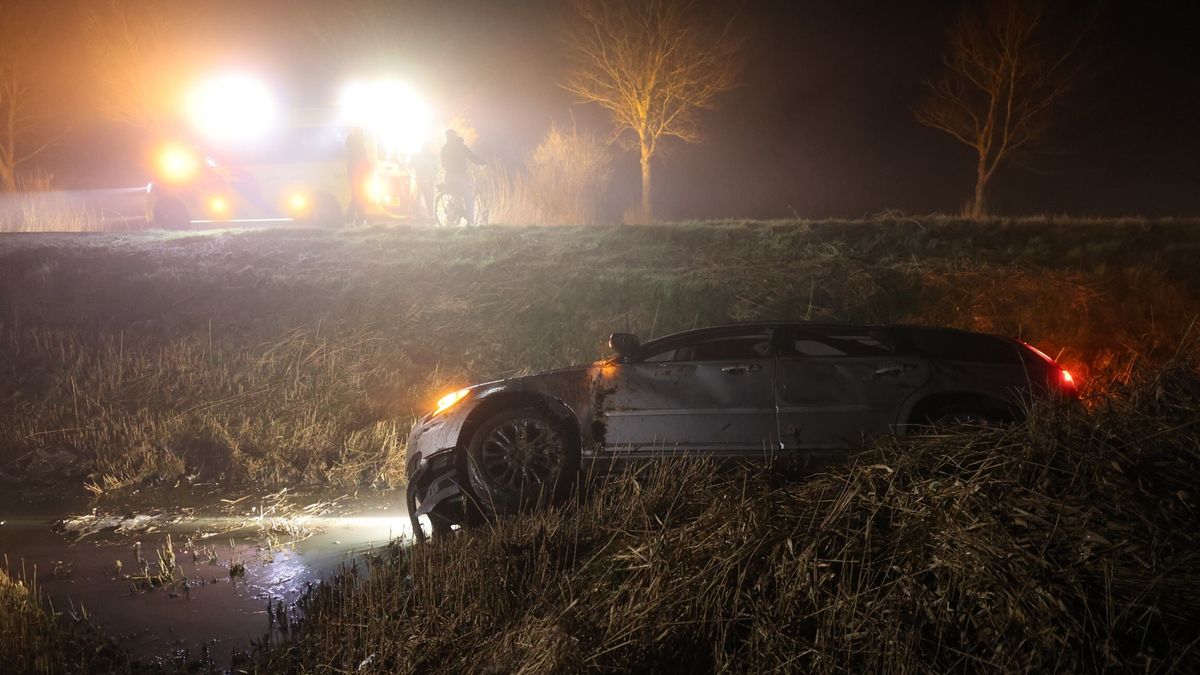 Bestuurder aangehouden nadat hij met auto in sloot belandde bij Exmorra