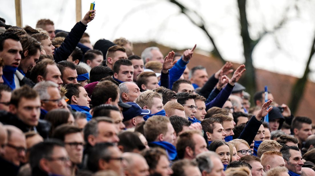 Volle tribunes bij  de derby