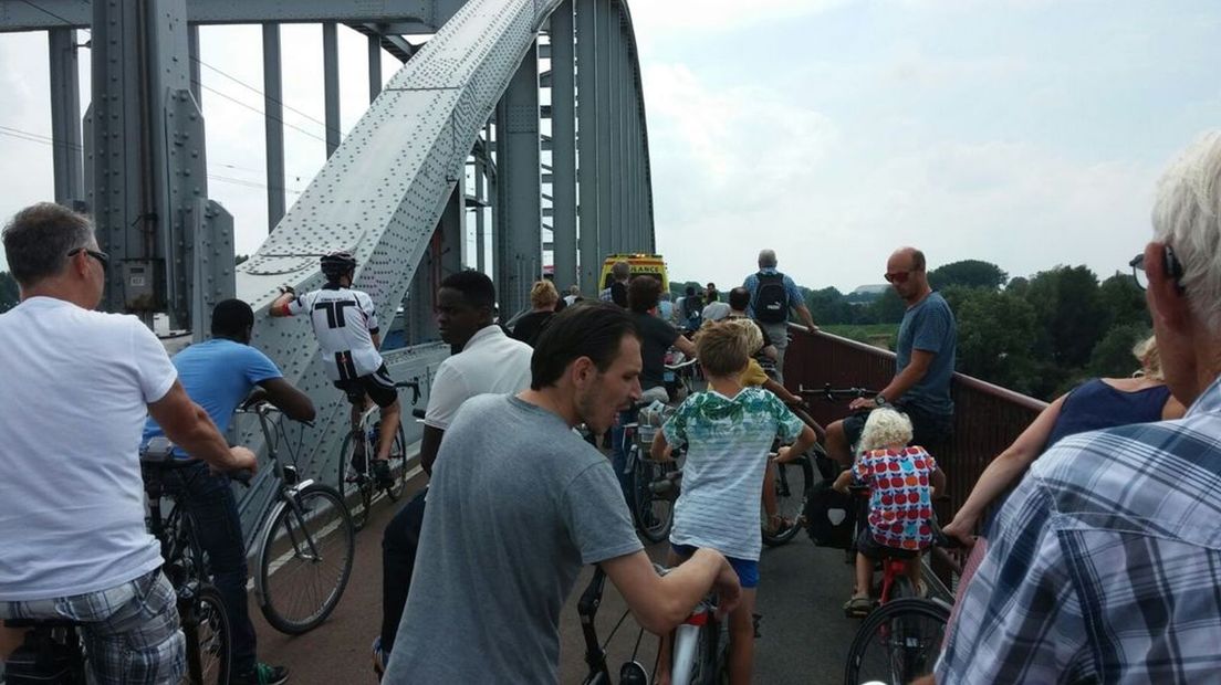 De John Frostbrug in Arnhem wordt elke dag gebruikt door meer dan 12.000 fietsers.