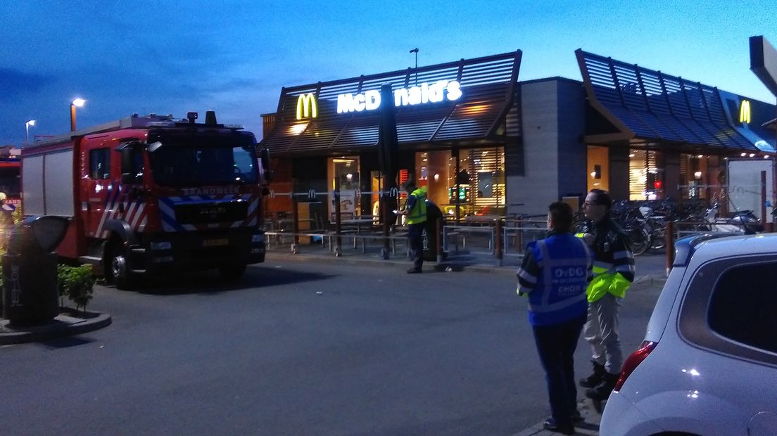 De McDonald's op het bedrijventerrein vlakbij de afslag naar de A28 in Nijkerk is woensdagavond ontruimd. Er werd een gaslucht geroken. Het naastgelegen tankstation werd ook ontruimd.