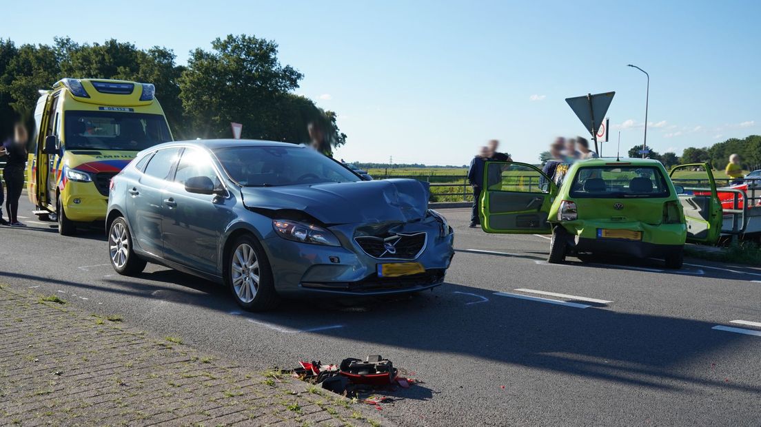 De auto's zijn op elkaar gebotst (Rechten: Persbureau Meter)