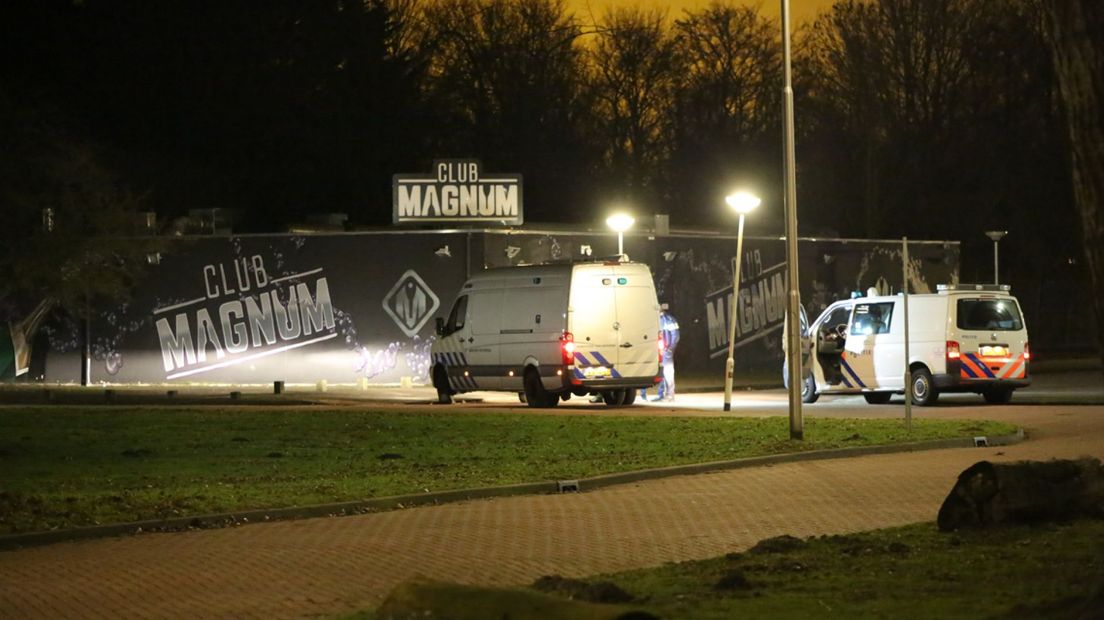 De politie heeft een explosief bij Club Magnum gevonden