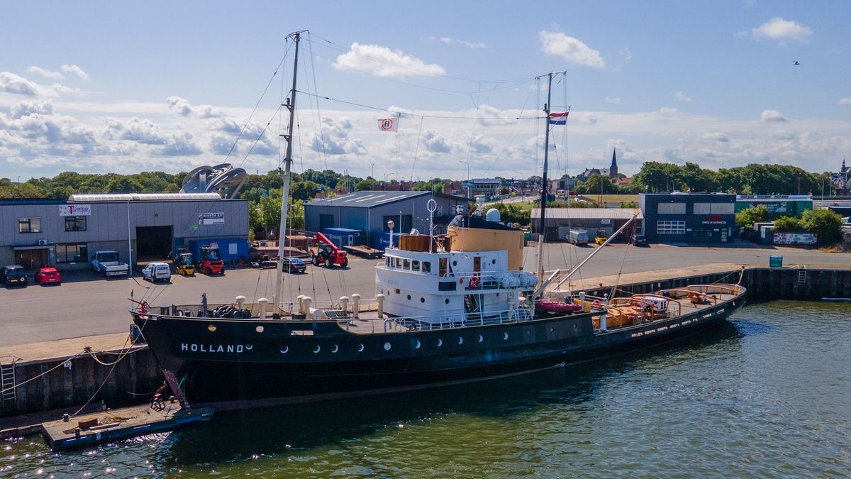 Gemeente Terschelling wil goede plek voor zeesleepboot Holland na meerdere  aanvaringen - Omrop Fryslân