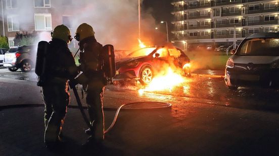Veel schade na autobrand • vijf gewonden bij ongeval. Veel schade na autobrand • vijf gewonden bij ongeval.