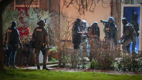 Aanhouding na inval • ongeluk voor stoplicht.