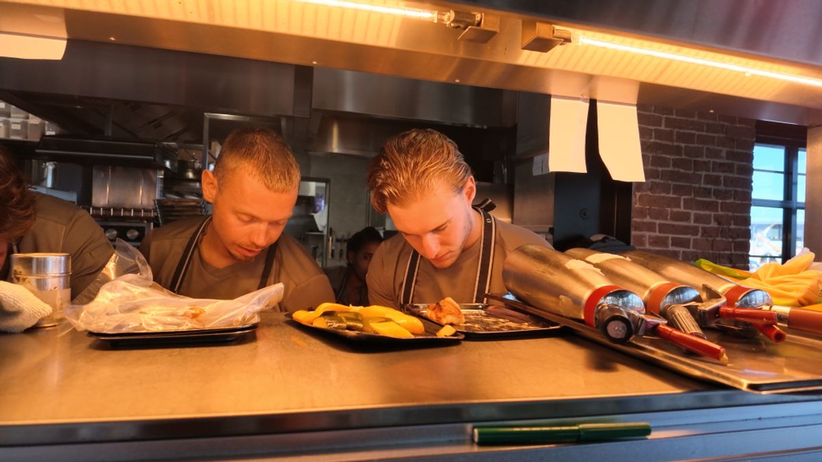 Koks Pascal en Ruben uit Harlingen nemen het op tegen andere koks van over de hele wereld