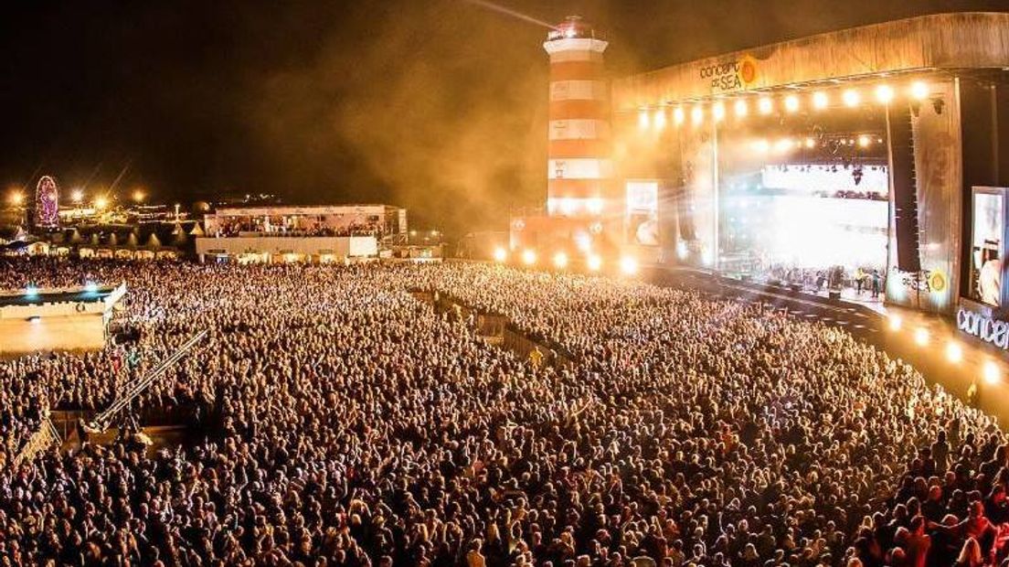 Dat kan alleen bij Concert at Sea: na je optreden nog even surfen