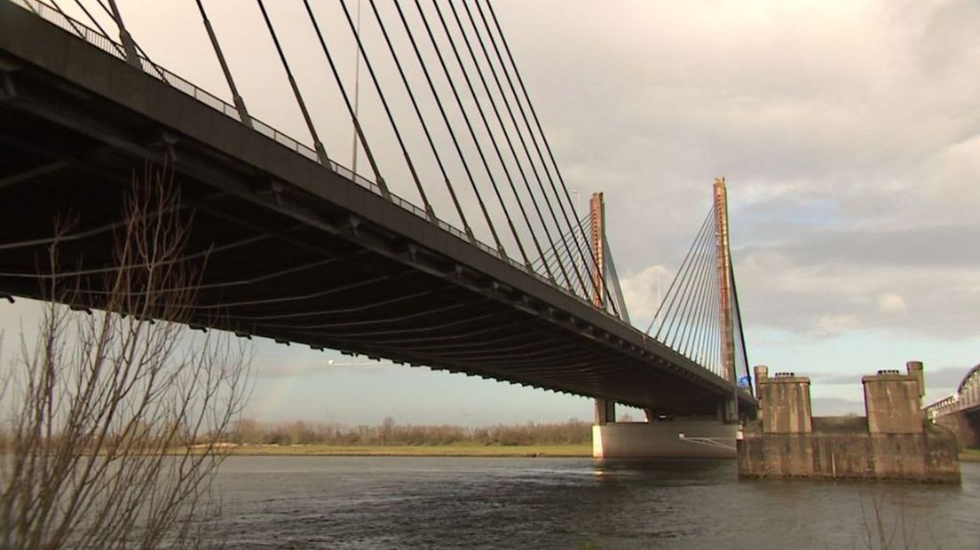 De Martinus Nijhoffbrug viert zijn 25-jarig jubileum.