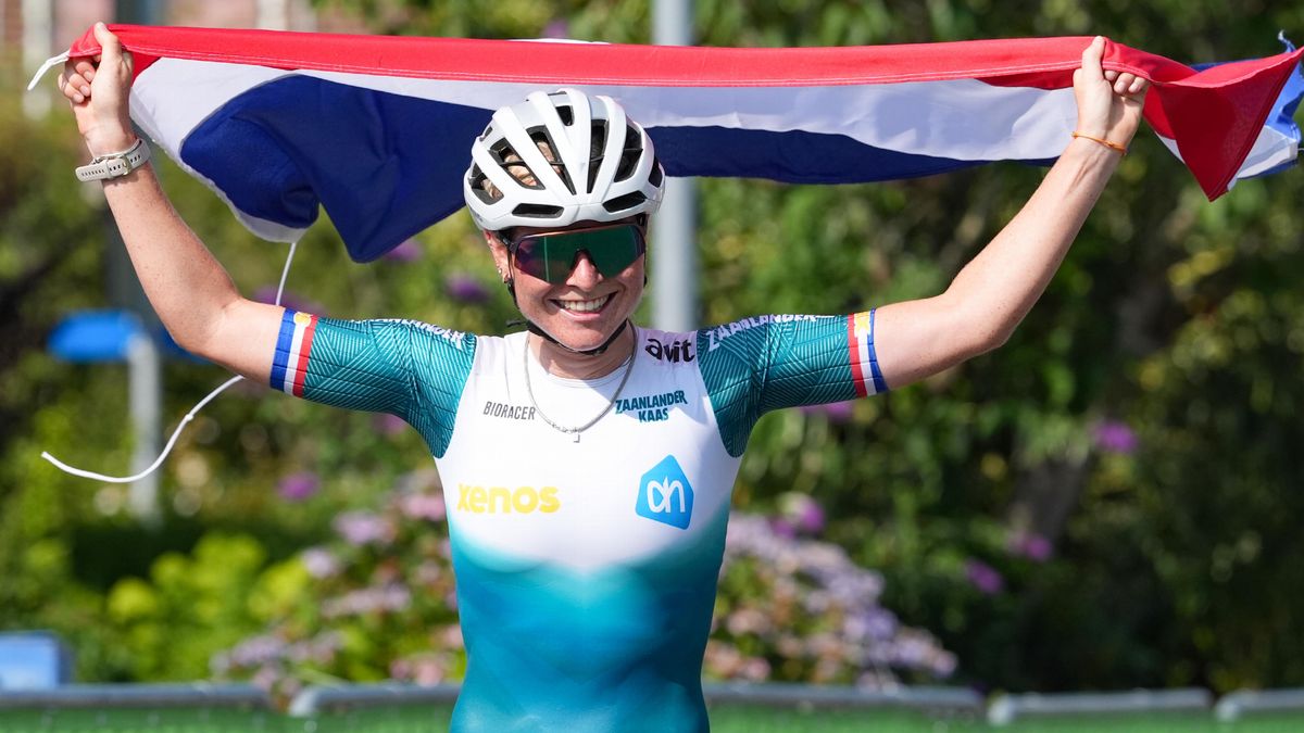 Groenewoud pakt marathontitel op de skeelers | Heerenveen wint doelpuntrijk oefenduel