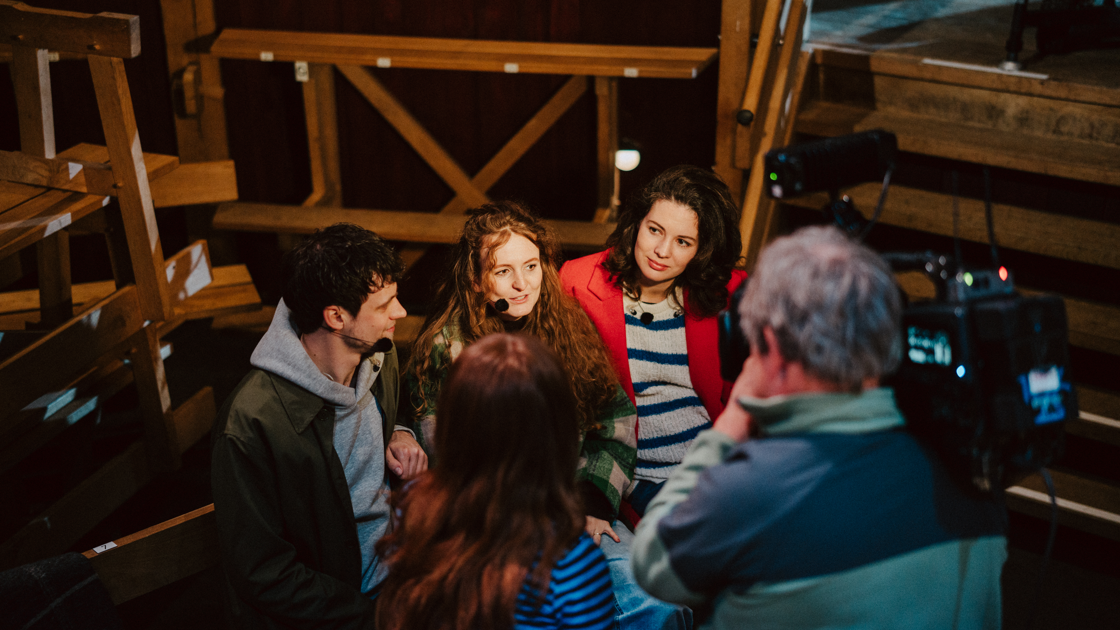 Cast van The Passion kijkt ogen uit in Drenthe: 'Er hangt hier een bepaalde sfeer die je niet zomaar kunt creeëren'