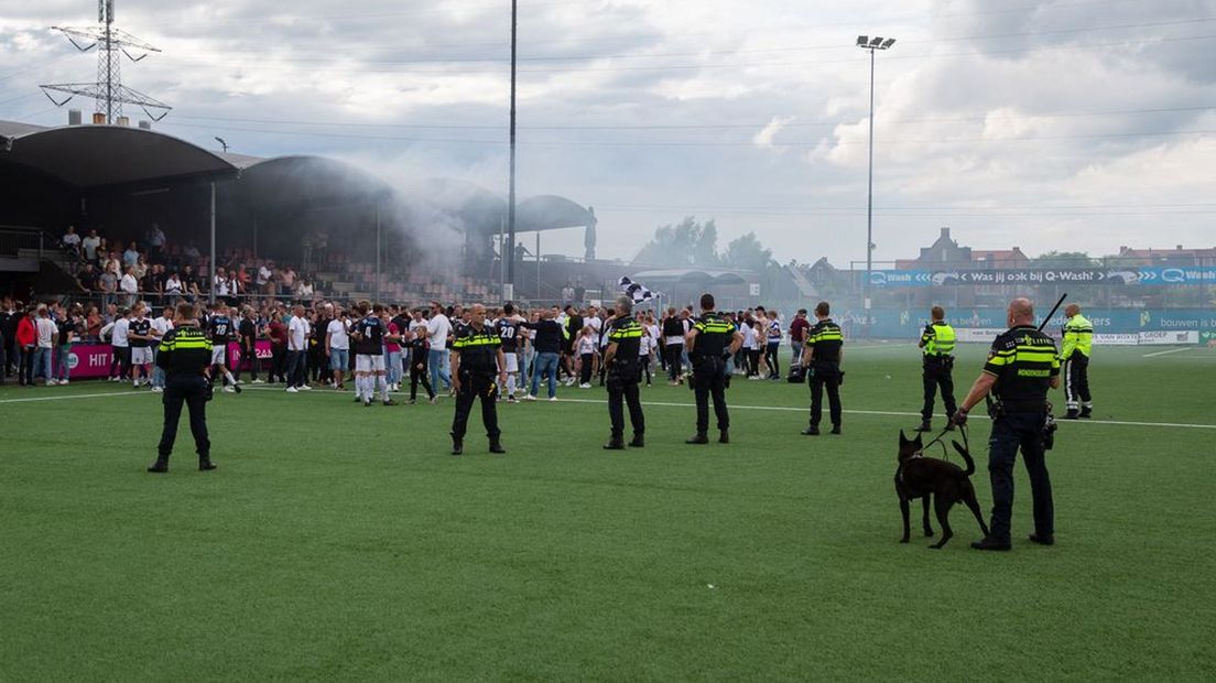 De politie kwam er aan te pas tijdens de wedstrijd van WHC Wezep.