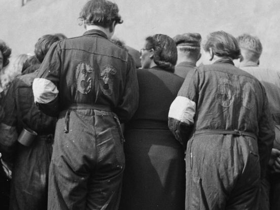 116 verzetsvrouwen bewaakt door 250 gewapende Duitsers, onbekende vrouwenmars verfilmd