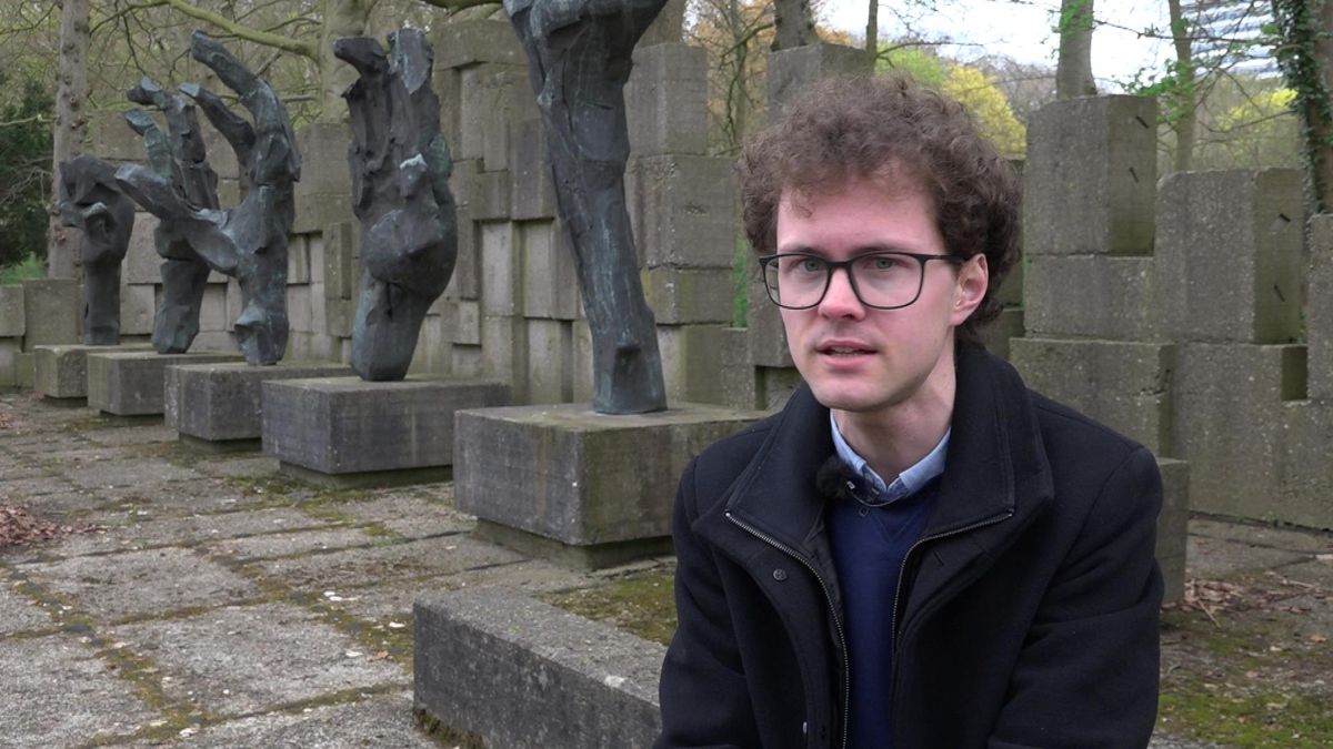 Zes handen en een sokkel herinneren aan de leegte van de omgekomen Groningse Joden