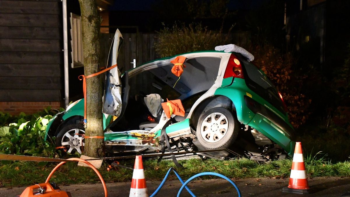 Gewonde vrouw (23) uit auto geknipt bij Aagtekerke