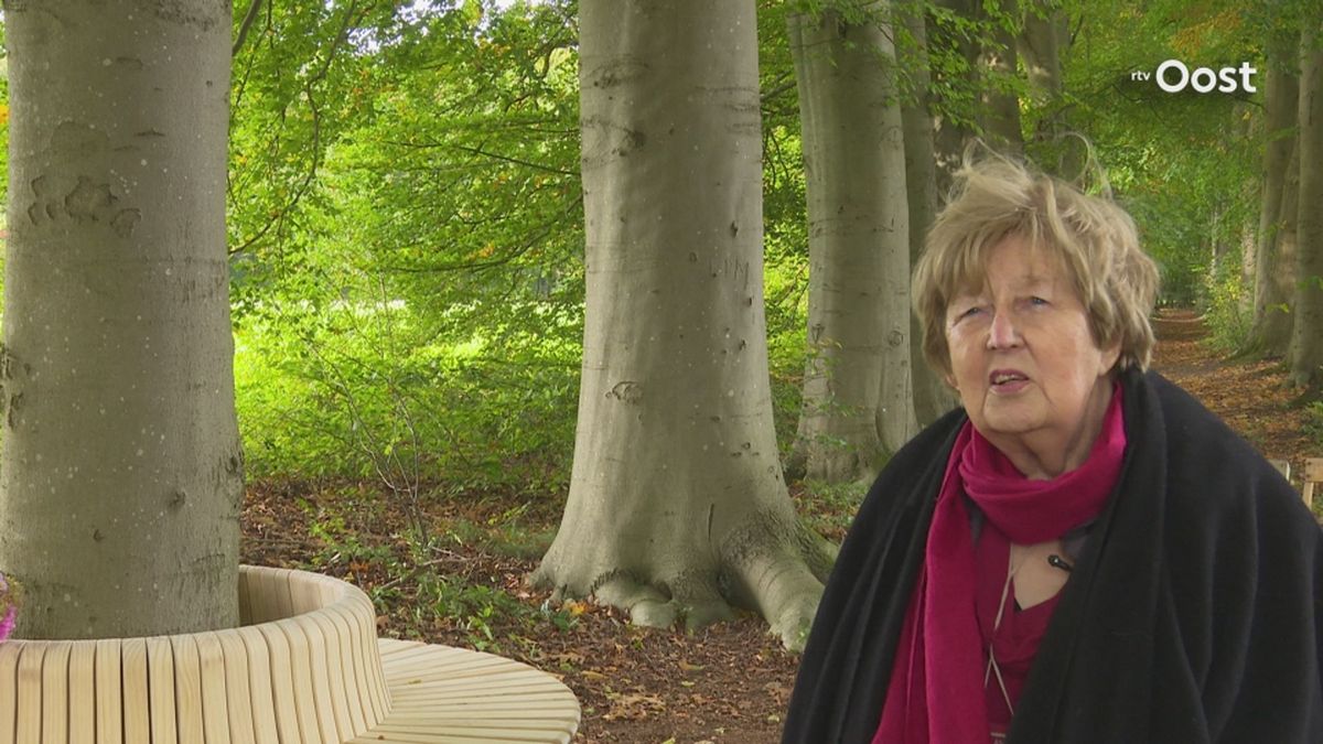 Bankje ter nagedachtenis aan Belle in Heino