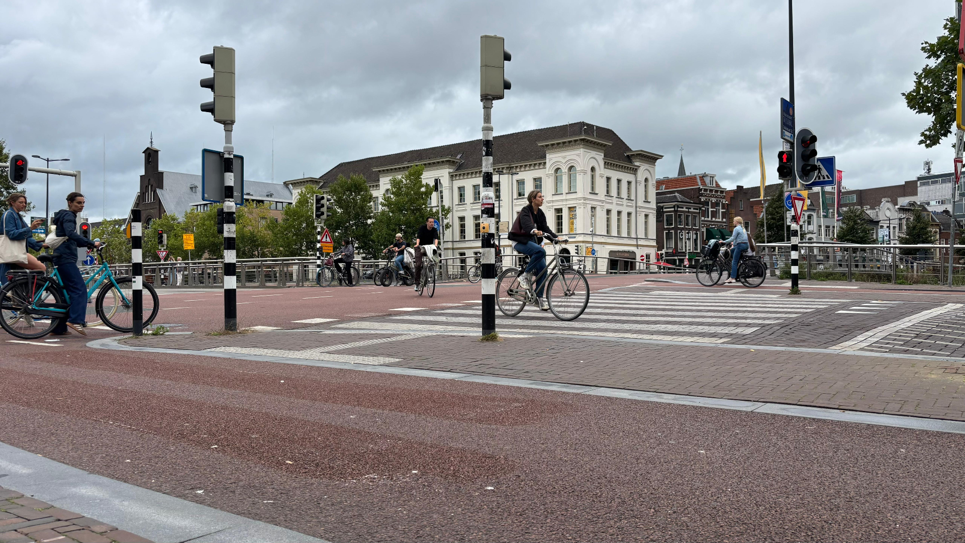 Zebrapad weer verdwenen op drukke route tussen station en Utrechtse binnenstad