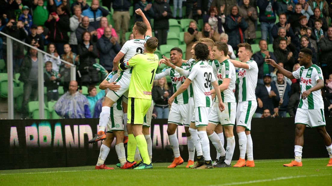 Juichende FC'ers in het stadion.