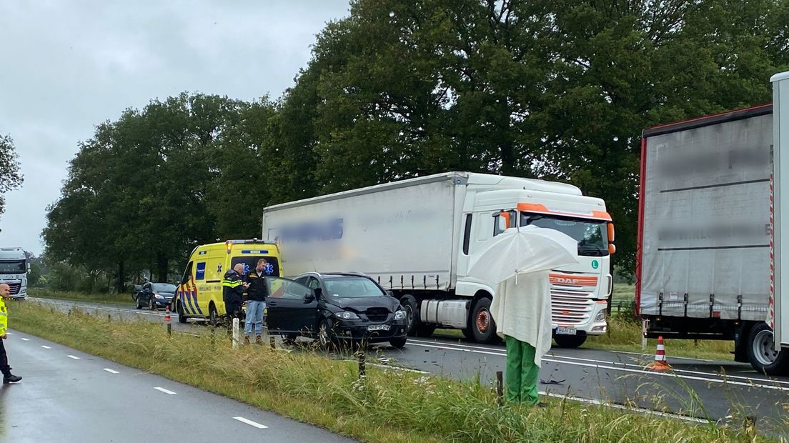 File op N35 bij Raalte door aanrijding met meerdere auto's