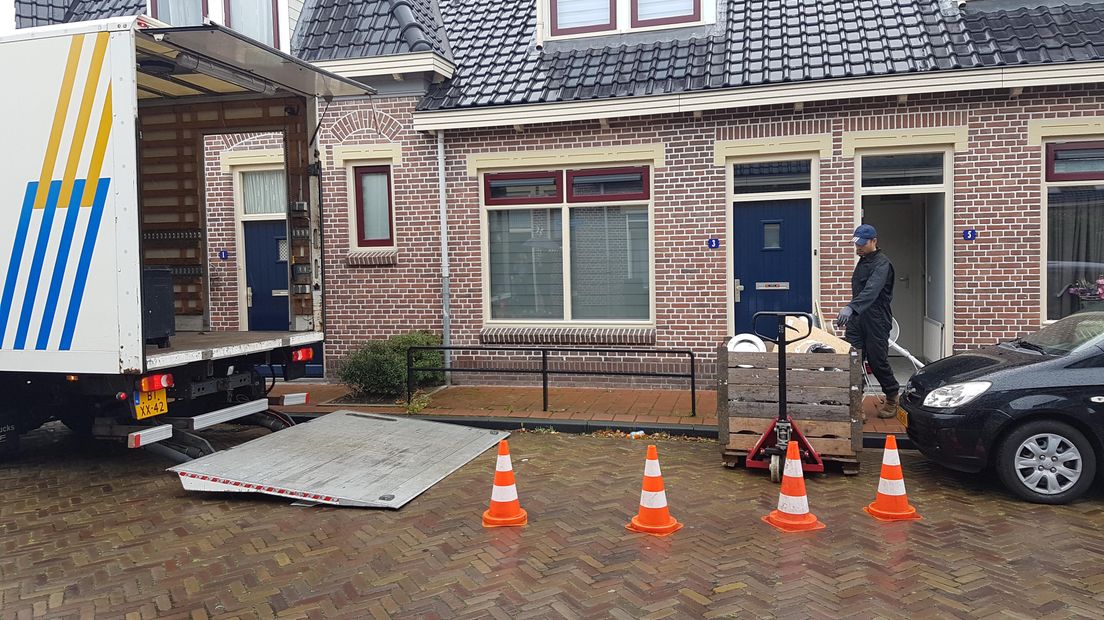 Aan de Emmastraat in Hoogeveen is een wietplantage opgerold (Rechten: Persbureau Meter)