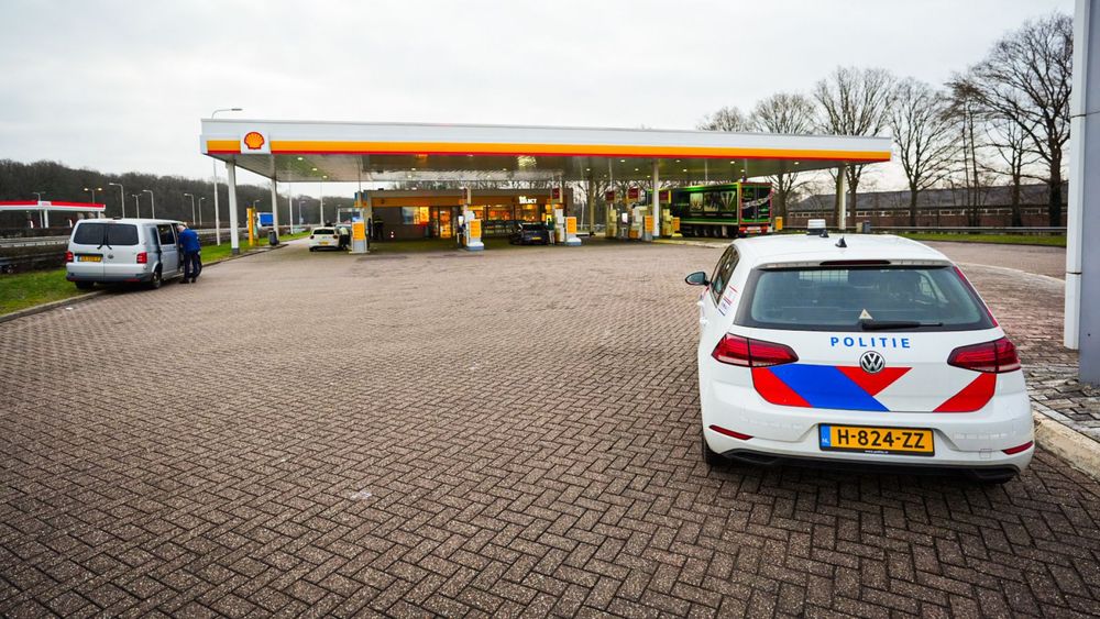 Politie schiet op gestolen auto - Omroep Gelderland