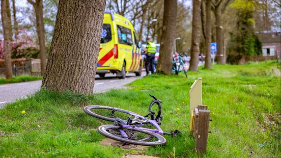 2 wielrenners gewond bij ongeluk met bestelbus in Leusden.