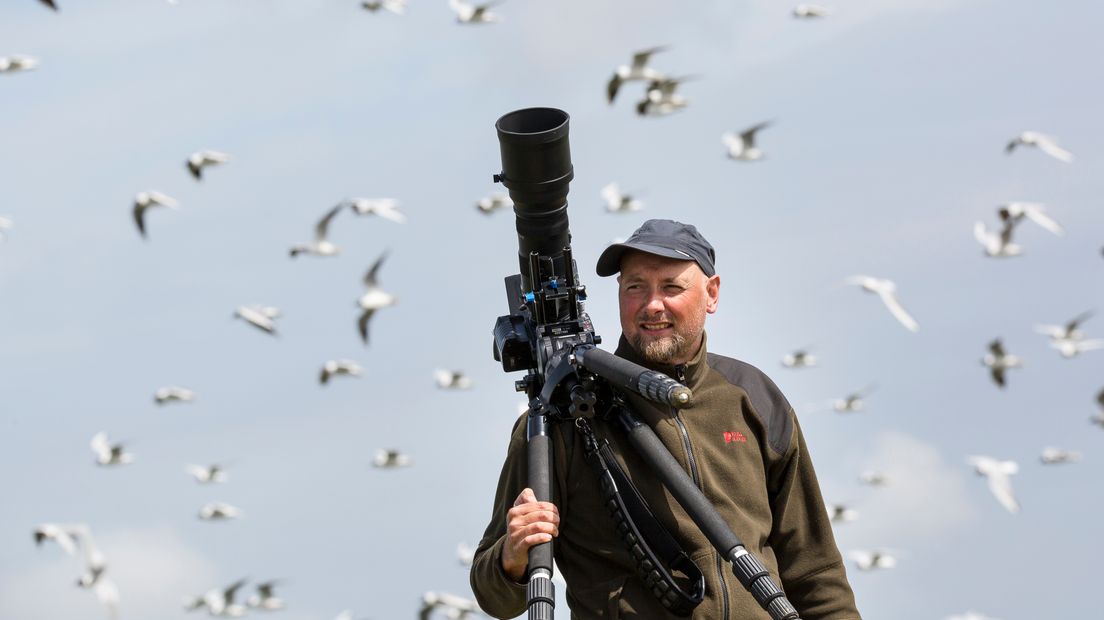 Vijf jaar werkte ecoloog, fotograaf en filmmaker Ruben Smit uit Leuvenheim met zijn crew uit Wageningen aan een nieuwe natuurfilm over het Nederlandse Waddengebied. Vanavond is de première van WAD. Dat wordt de grootste première van een Nederlandse natuurfilm ooit, met meer dan 2300 waddenfans op de tribune in Leeuwarden.