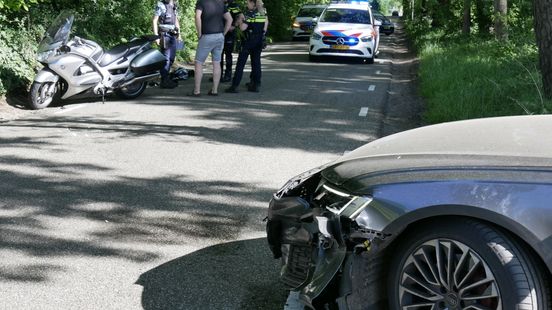 Motorrijder gewond bij ongeluk in Ruinerwold. Motorrijder gewond bij ongeluk in Ruinerwold.