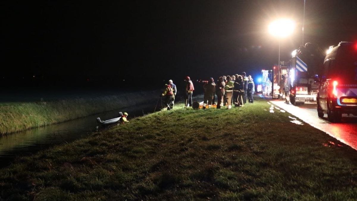 Auto raakt te water in Midwolda; man uit Winschoten (24) overleden (update)