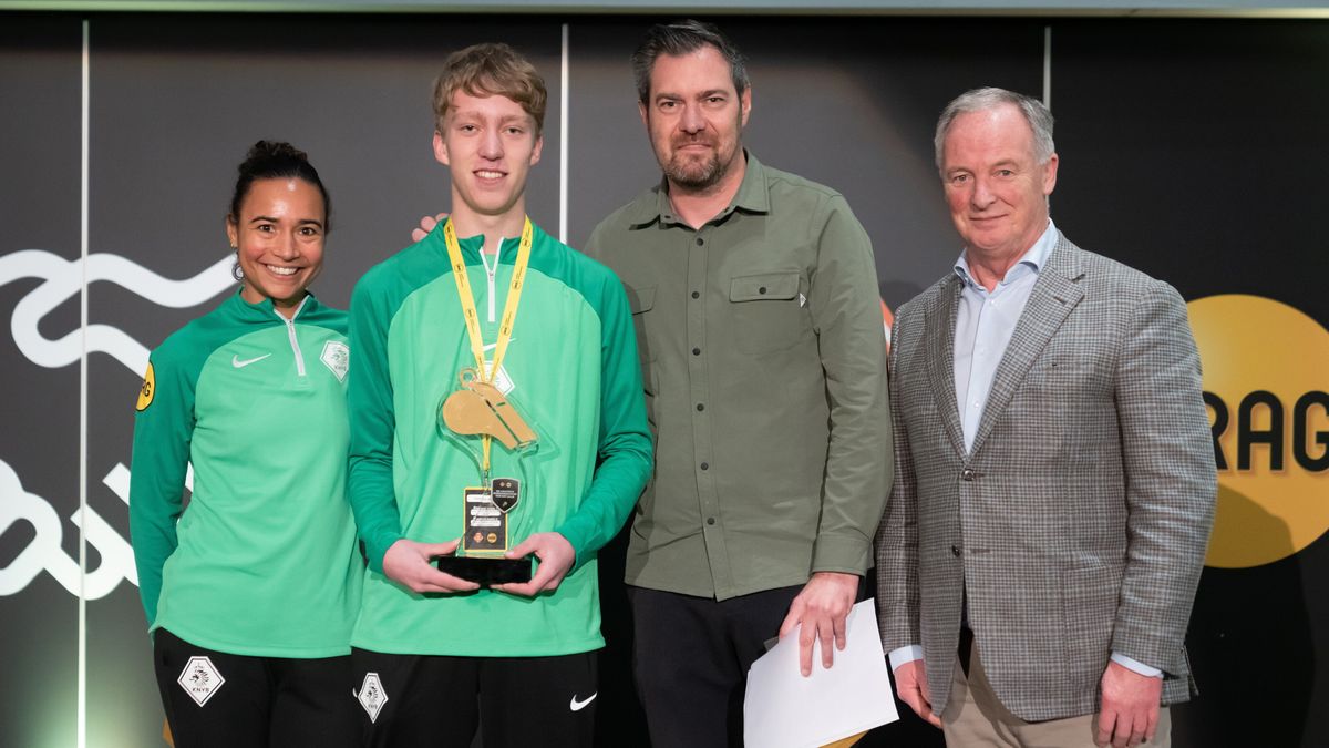 Ruben van Klinken (17) gekozen tot Amateurscheidsrechter van het jaar