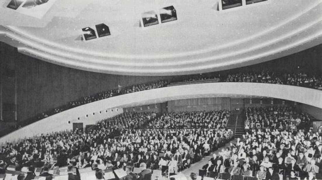 Prins Willem-Alexander zaal in het Nederlands Congresgebouw jaren '70 I
