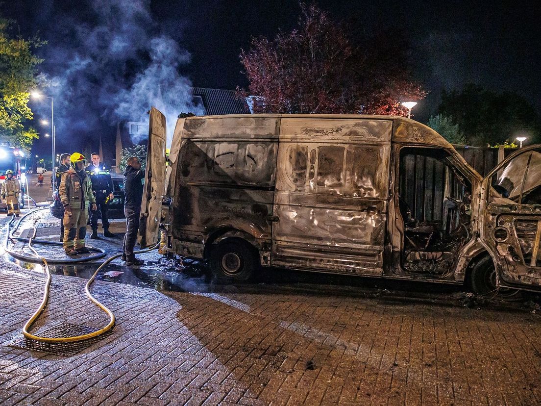 In Hoek van Holland stond een bestelbus in lichterlaaie