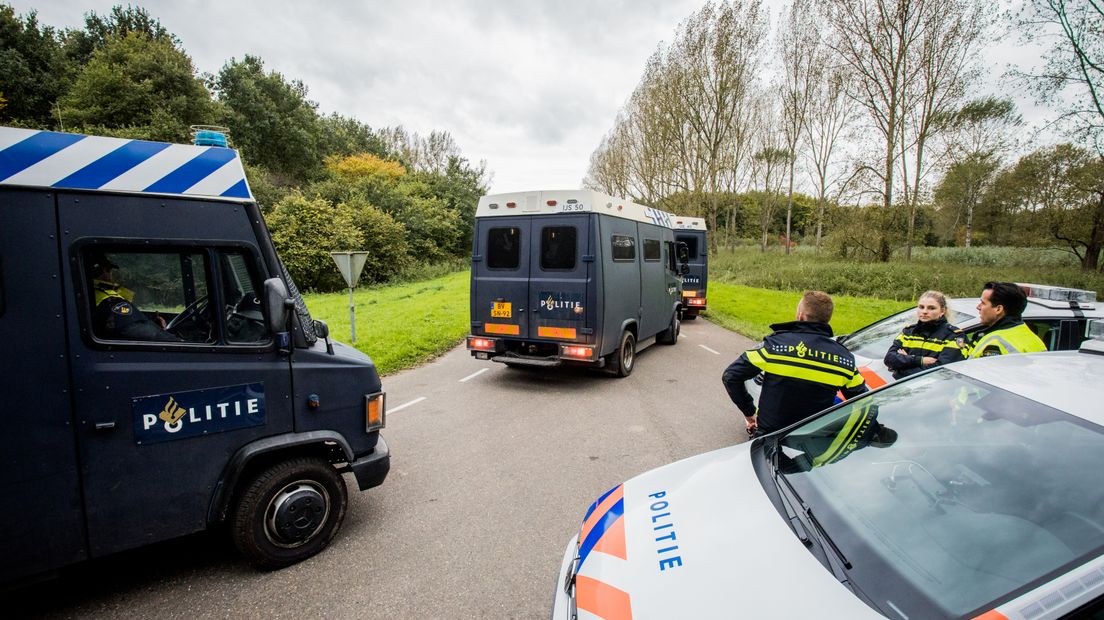 De zoektocht naar Anne Faber bij Zeewolde is woensdag aan het begin van de avond opgeschort. Agenten zochten in natuurgebied de Stille Kern tevergeefs naar sporen van de vermiste Arnhemse, die in Utrecht woont. Volgens de politie is het terrein nu afgezet en wordt het bewaakt.