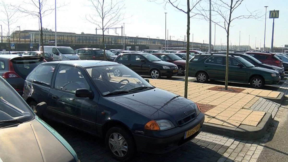 Gratis parkeren afgeschaft bij treinstation langs snelweg