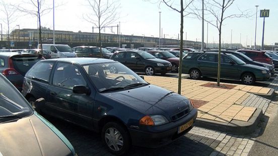Gratis parkeren afgeschaft bij treinstation langs snelweg Nieuws