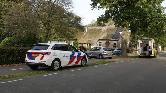 Scooterrijder gewond na ongeluk in Ruinerwold. Scooterrijder gewond na ongeluk in Ruinerwold.