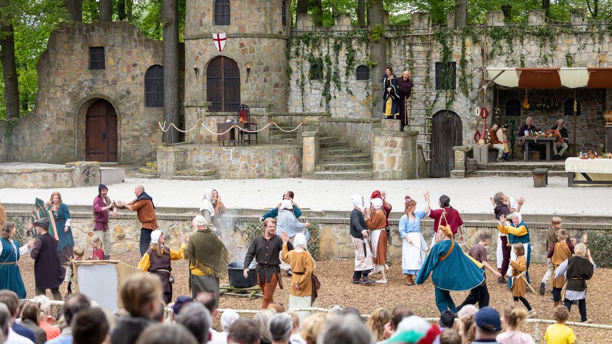 In beeld: theatervoorstelling Robin Hood in Hertme