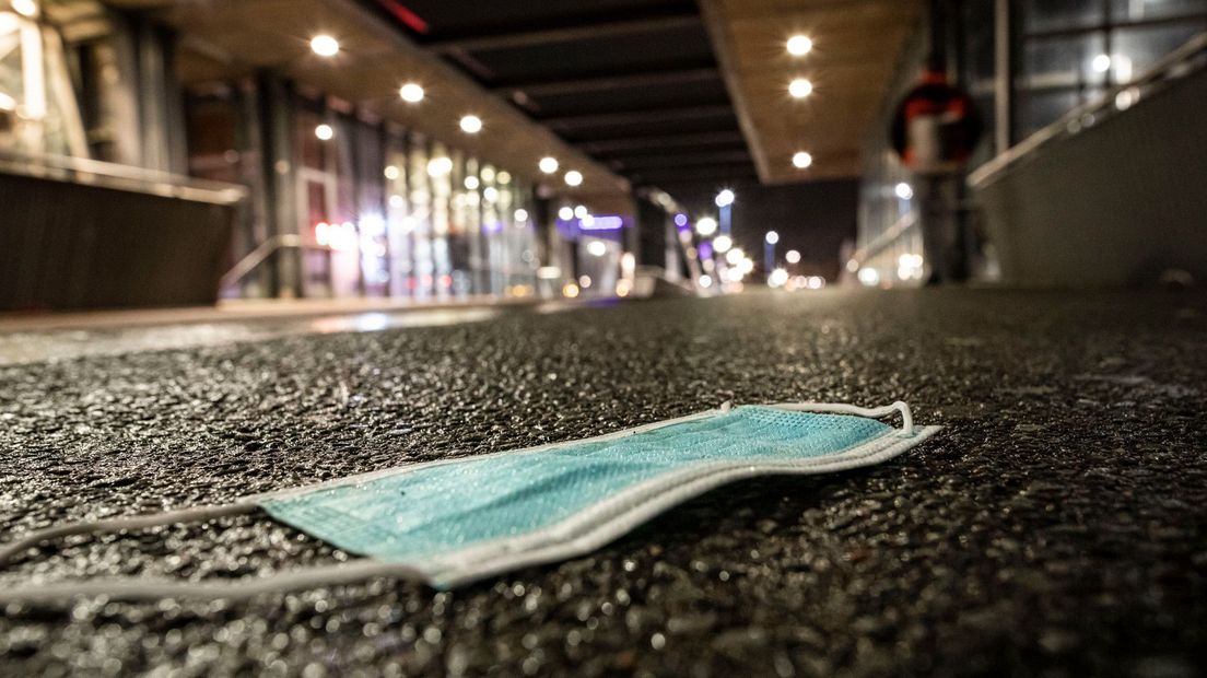 De overheid breidt de huidige maatregelen uit met een avondklok