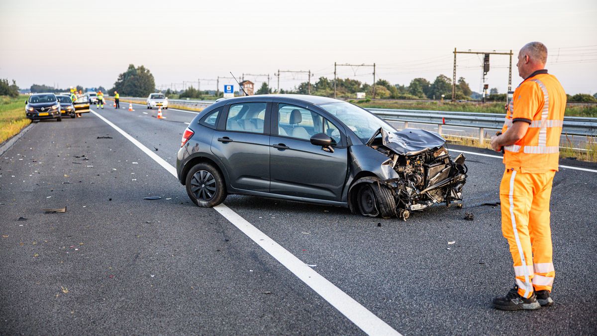 Trekker in brand in land bij Wergea | Warmste 14 augustus ooit in Fryslân