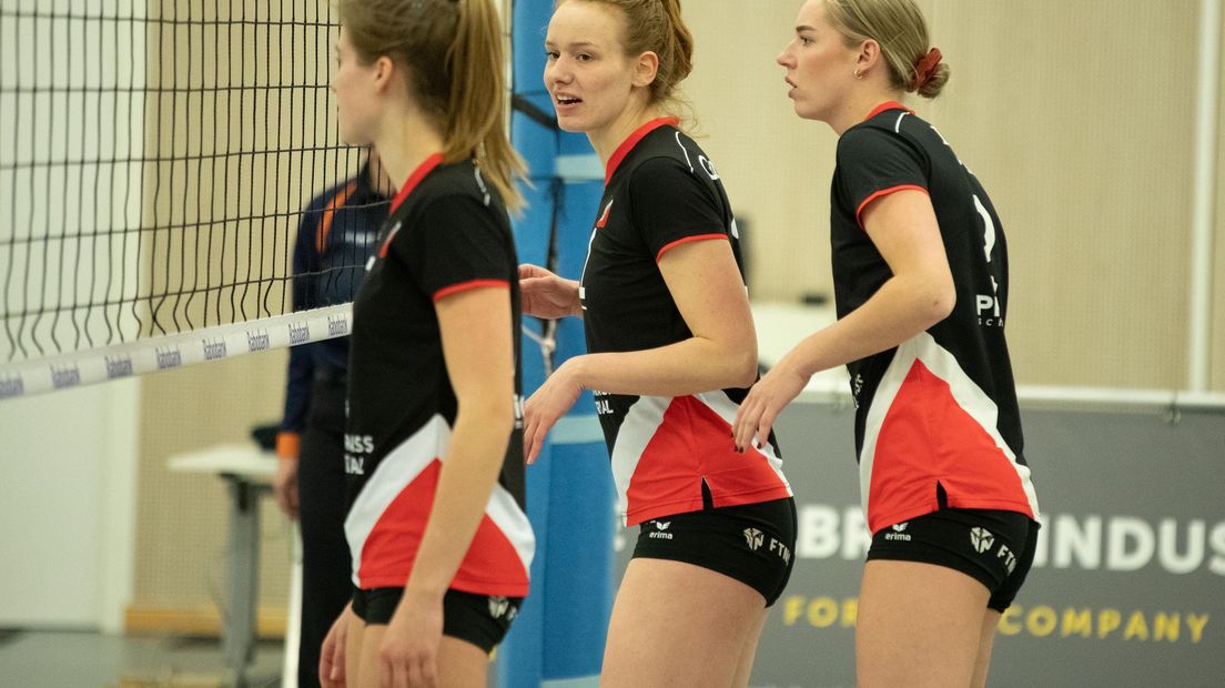 Volleybalsters Apollo 8 verliezen ruim van Sliedrecht Sport