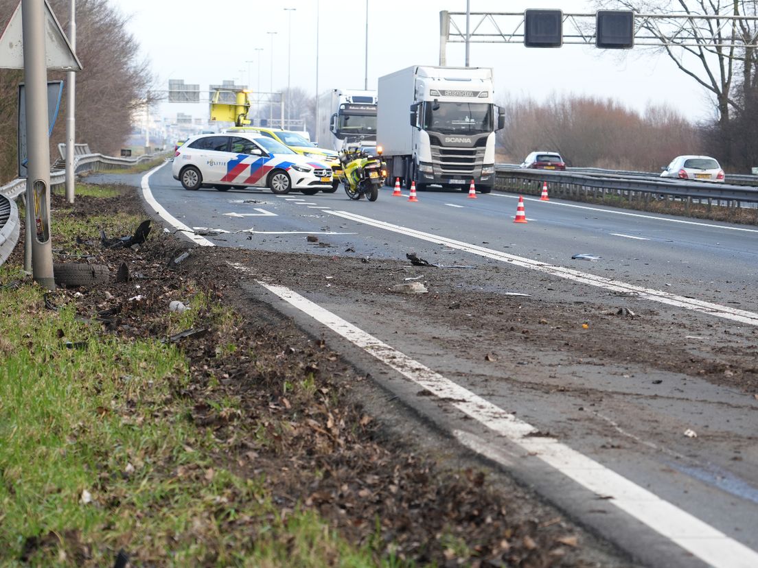De A27 tussen de Merwedebrug en Werkendam is tijdelijk afgesloten.