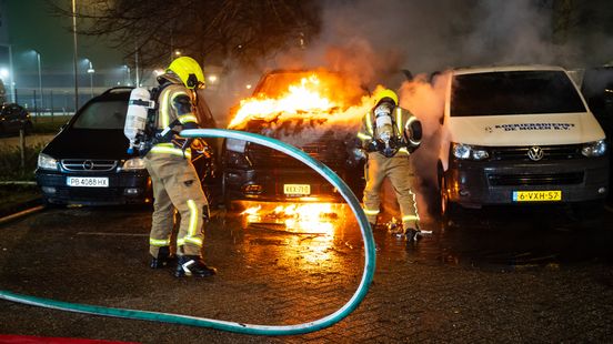 Pick-up truck uitgebrand | Gewonde na aanrijding op zebrapad. Pick-up truck uitgebrand | Gewonde na aanrijding op zebrapad.