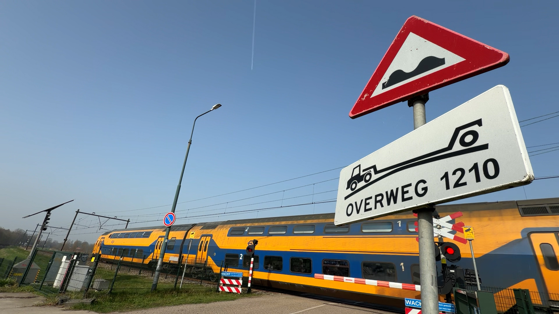 Auto's bij spoorwegovergang met flitser rijden veel minder door rood: 'Maar ook veel mensen hardleer