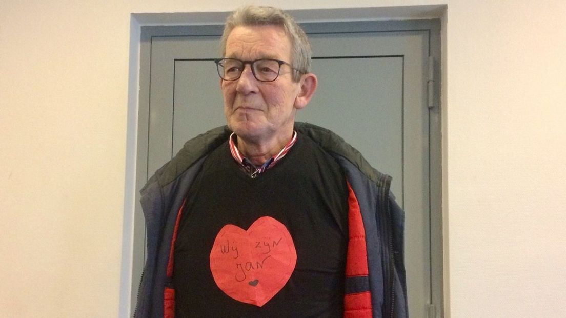 Vrienden droegen een t-shirt met 'Wij zijn Jan' (Rechten: RTV Drenthe/Annemiek Meijer)