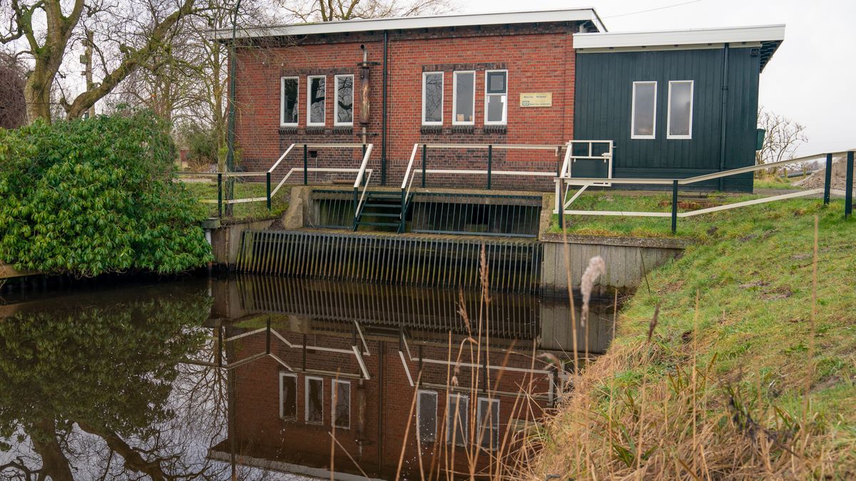 Poldergemaal Peize monument; voor de polder die kwam en weer verdween