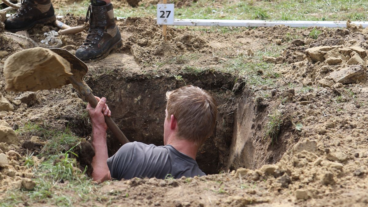 Knotsgek: twintig minuten graven in Luttenberg en stoelendansen in Broekland
