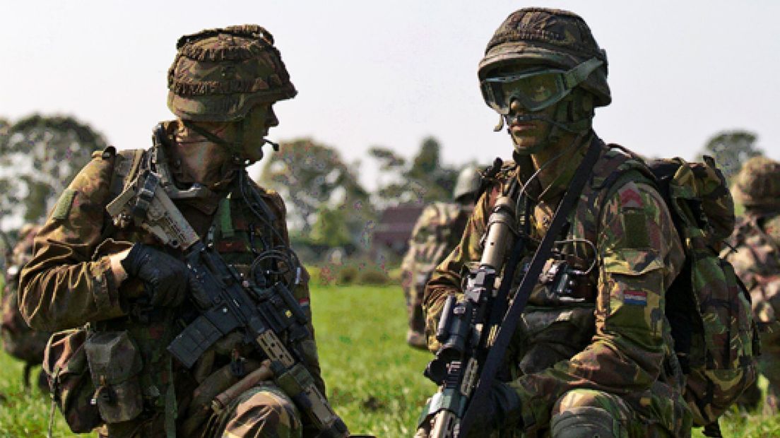 Militairen oefenen bij oude steenfabriek in Druten