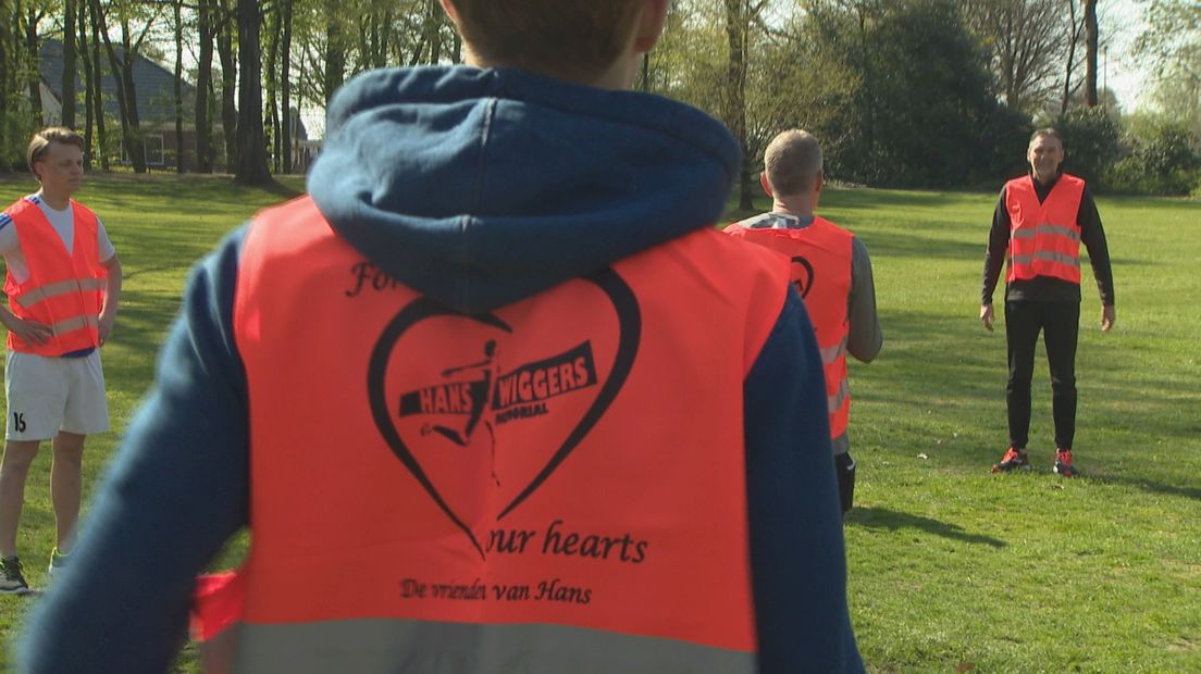 Een groepje is aan het trainen voor de marathon