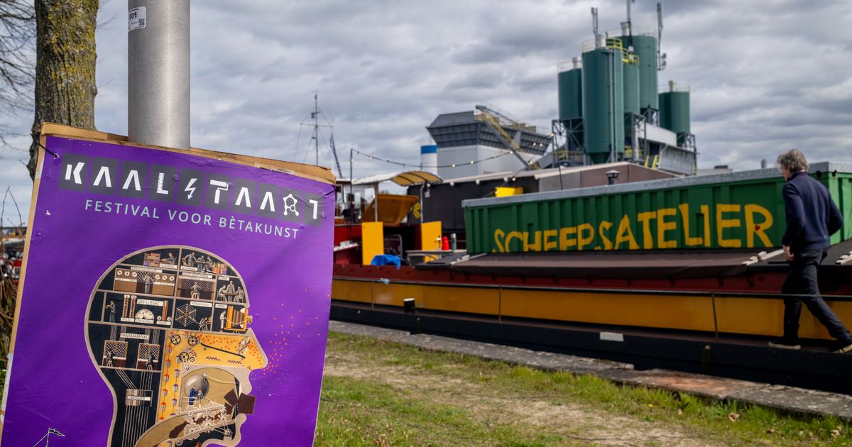 Drijvende musea van Kaalstaart: met opberghoes olifant en hoe klinkt een aarde zonder dieren?